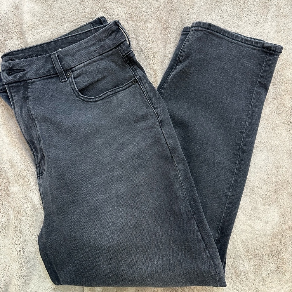 NWOT American Eagle Women's Black Washed Curvy Mom Jeans, 16 Short